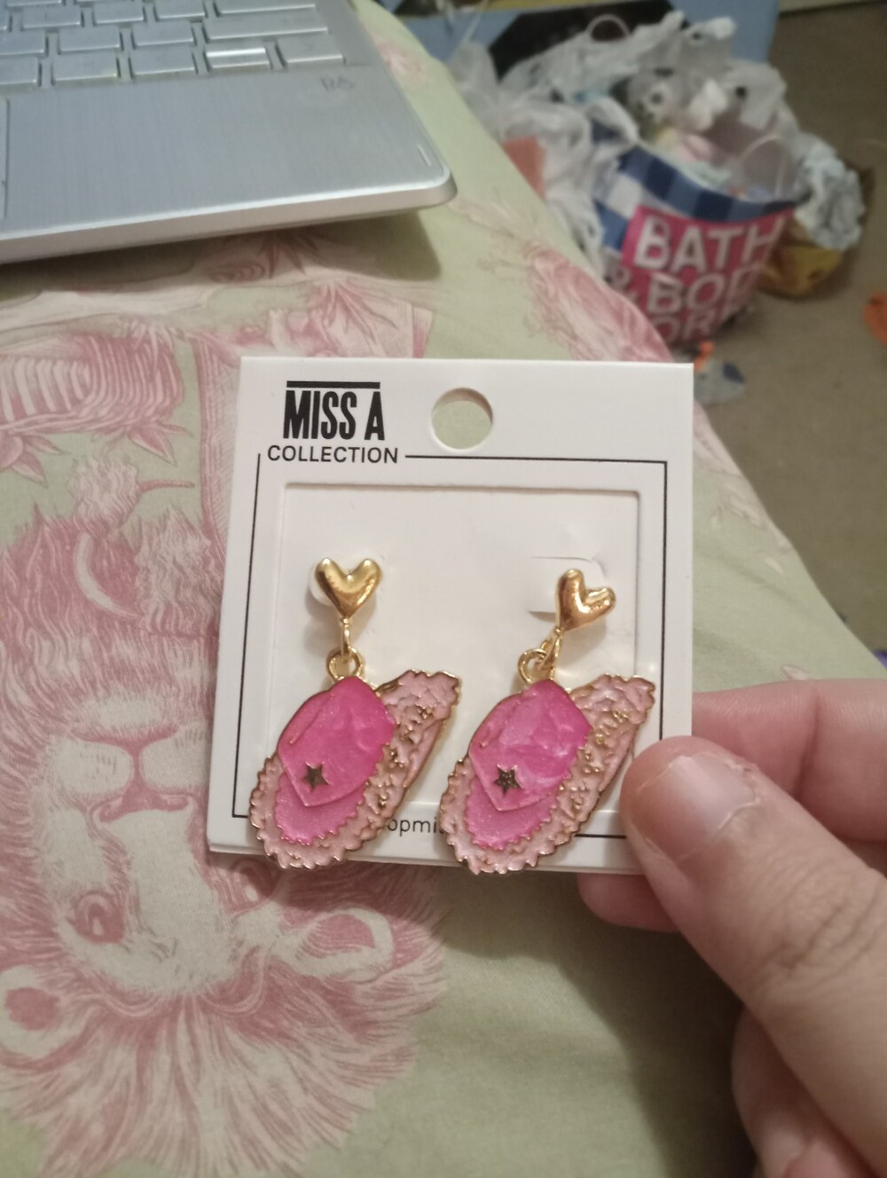 NWOT Gold & Pink Western Rodeo Cowboy Hat Dangle Earrings